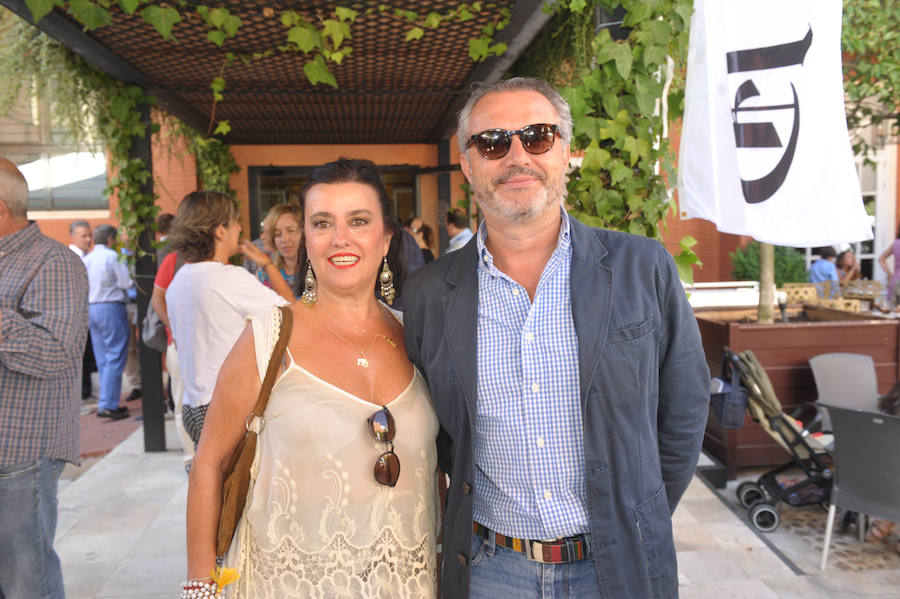 Belén Santander y Joaquín Navarro, de Regalos 2000.