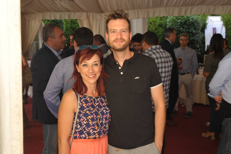 Ana Belén Cisneros y José Luis Hernández Vaquero, del Centro Óptico Cervantes,