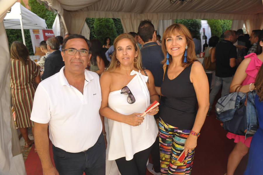 Gregorio Esclapes, director de hotel, con Rosa Sánchez Gamboa (RSG Abogados) y Begoña Calzada (BC Consultores).