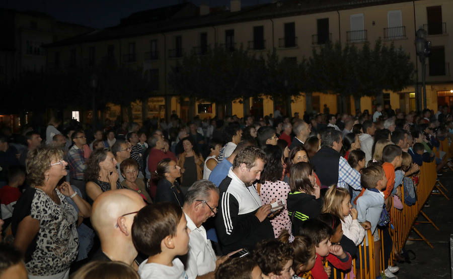 Fotos: Espectáculo de circo contemporáneo en la Plaza Mayor de Palencia