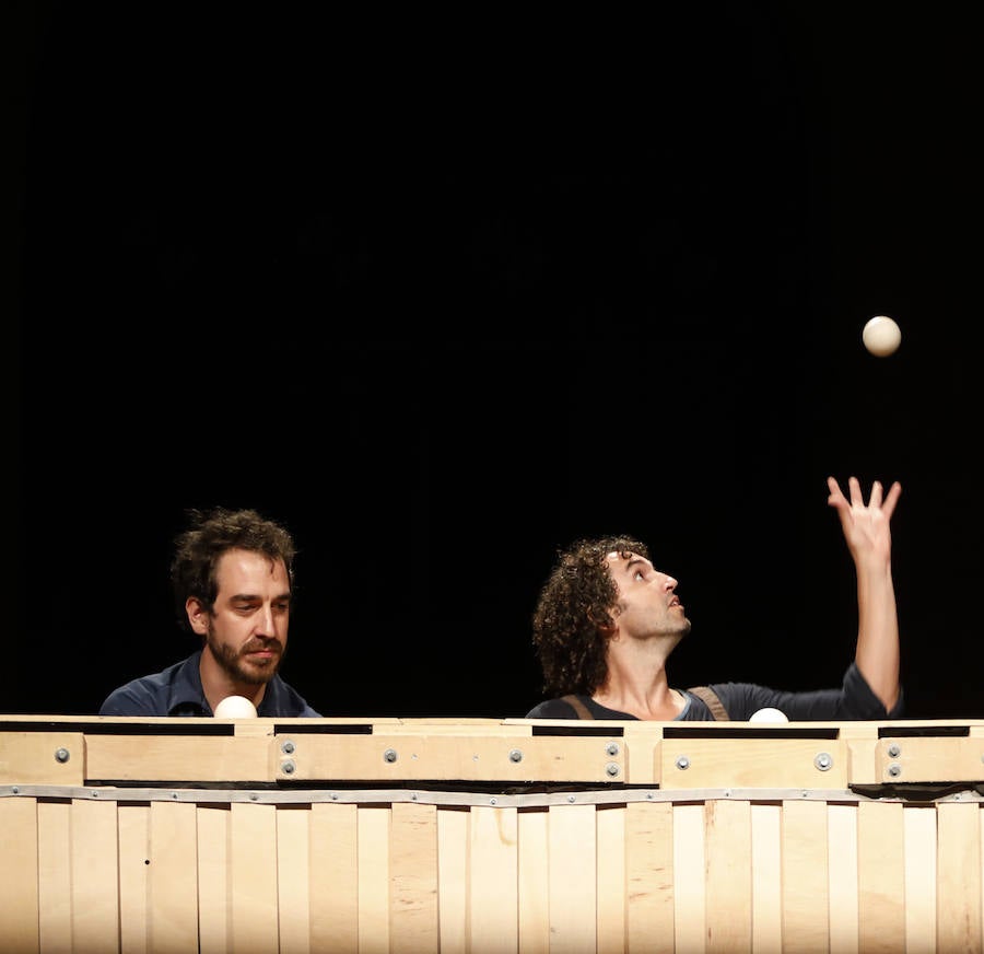 Fotos: Espectáculo de circo contemporáneo en la Plaza Mayor de Palencia