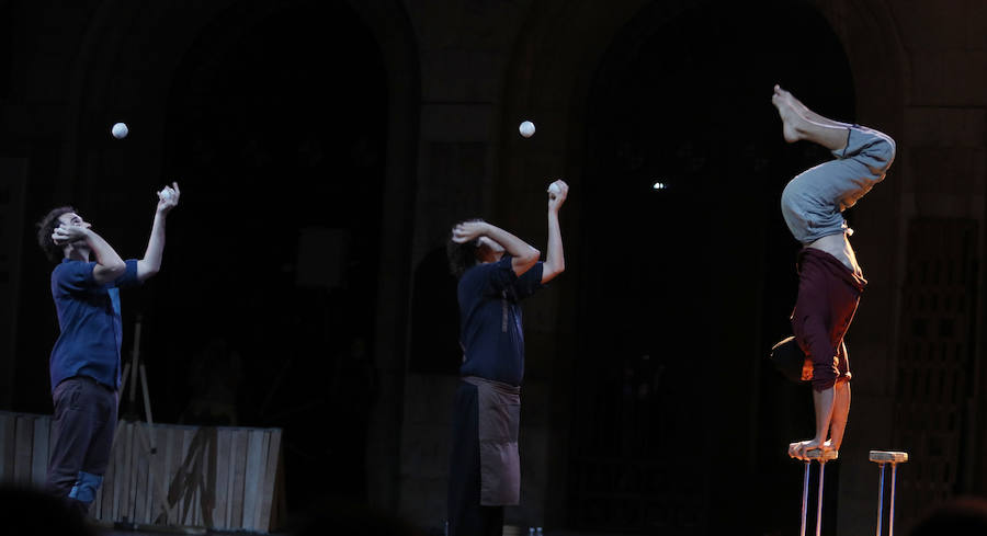Fotos: Espectáculo de circo contemporáneo en la Plaza Mayor de Palencia