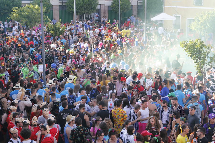 Fotos: El pregón y el desfile de peñas inauguran las fiestas de Laguna de Duero 2018