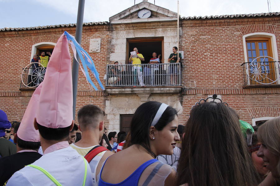 Fotos: El pregón y el desfile de peñas inauguran las fiestas de Laguna de Duero 2018