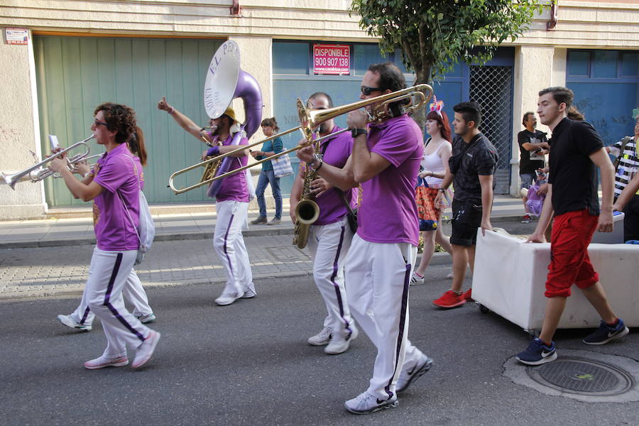 Fotos: El pregón y el desfile de peñas inauguran las fiestas de Laguna de Duero 2018