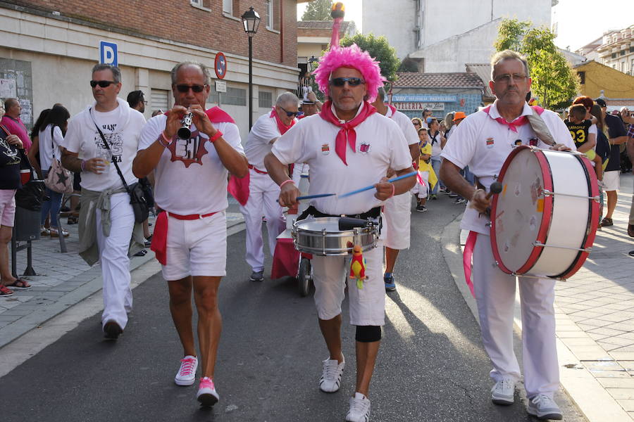 Fotos: El pregón y el desfile de peñas inauguran las fiestas de Laguna de Duero 2018