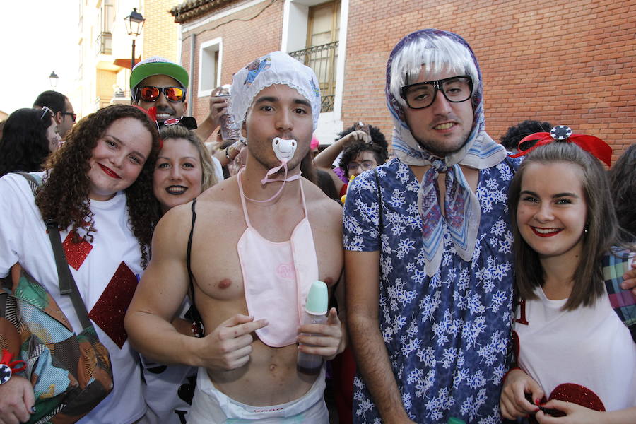 Fotos: El pregón y el desfile de peñas inauguran las fiestas de Laguna de Duero 2018