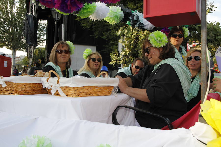 Fotos: El pregón y el desfile de peñas inauguran las fiestas de Laguna de Duero 2018