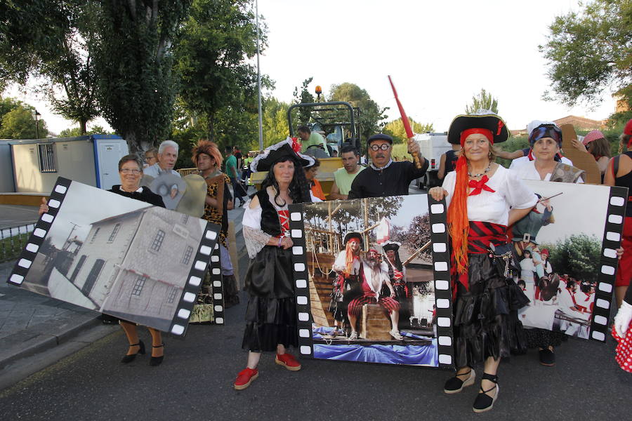 Fotos: El pregón y el desfile de peñas inauguran las fiestas de Laguna de Duero 2018