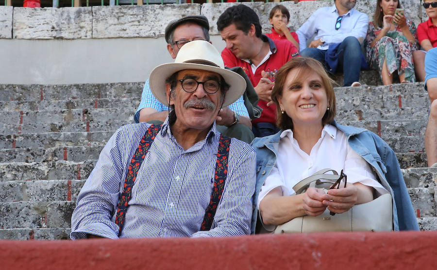 Padilla sufrió una terrible cogida, pero se repuso y abrió la Puerta Grande del coso vallisoletano acompañado de El Fandi, mientras que Ferrera cortó una oreja