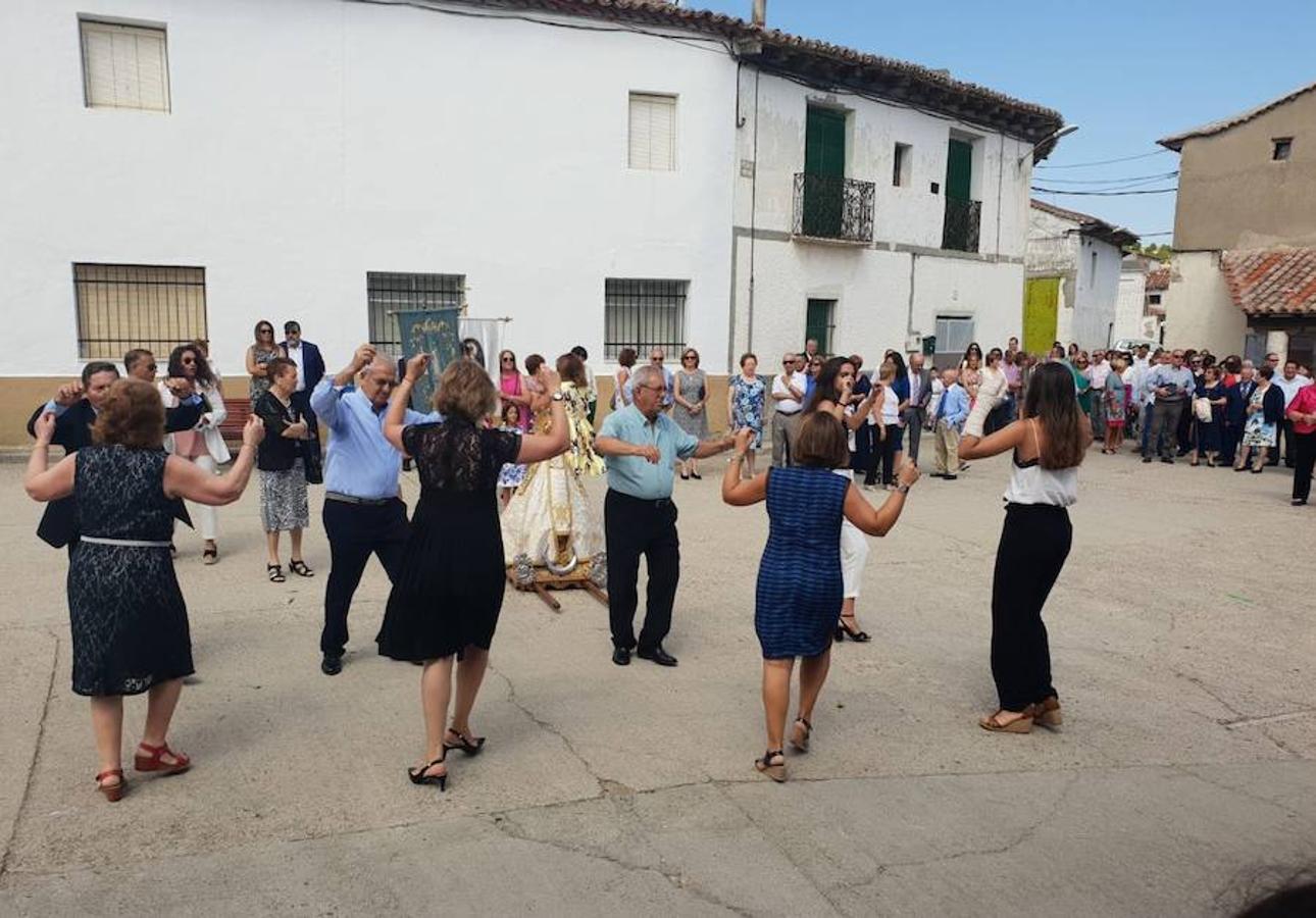Procesión Virgen de los Perales, en Velliza.
