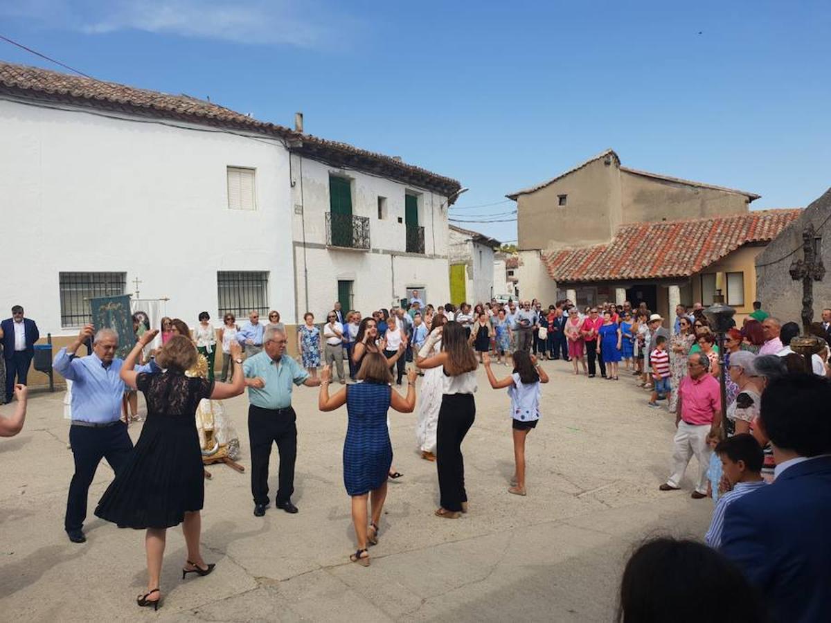 Procesión Virgen de los Perales, en Velliza.