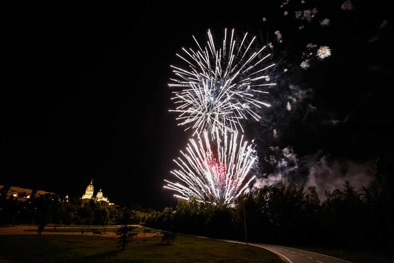 Fotos: Los fuegos Artificiales encienden las fiestas en Salamanca