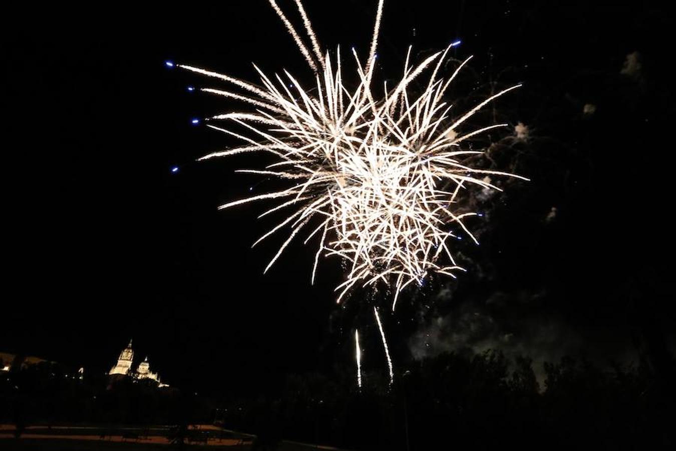 Fotos: Los fuegos Artificiales encienden las fiestas en Salamanca