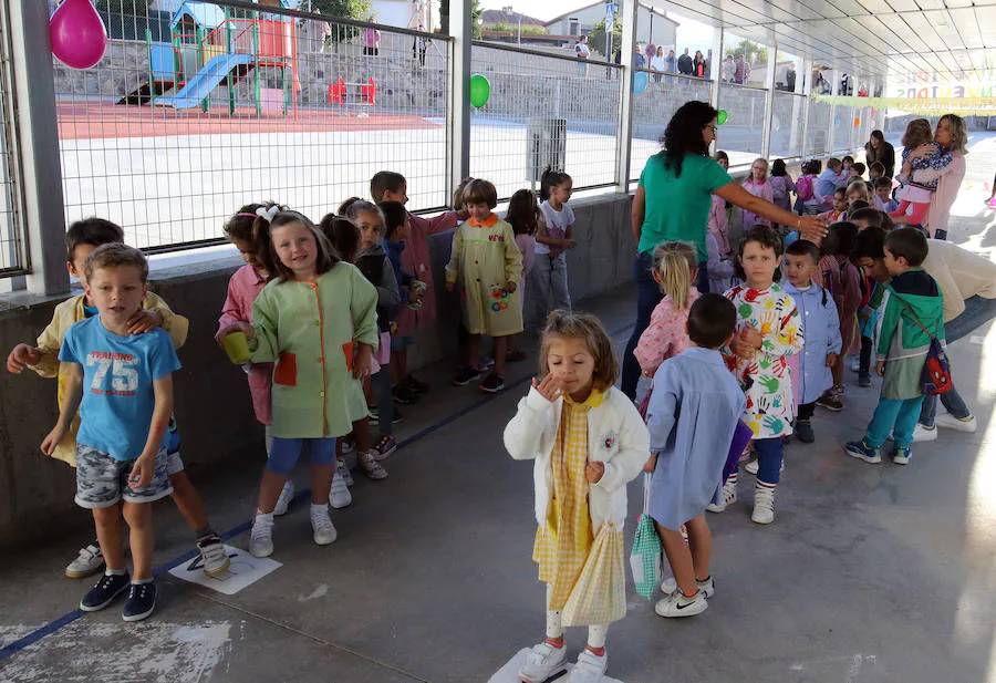 Fotos: Comienzan las clases en el CEIP Atalaya de Palazuelos de Eresma