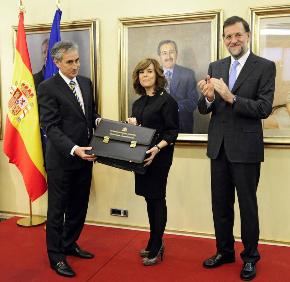 En 2011, y tras la victoria del Partido Popular, Sáenz de Santamaría se convierte en vicepresidenta del gobierno.