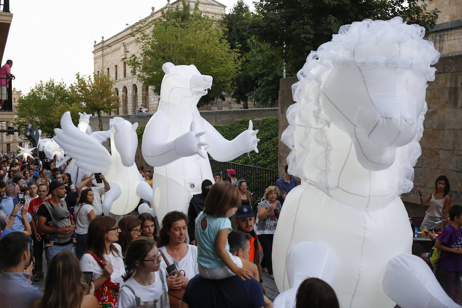 'Planetarium' deslumbra a los salmantinos y a los visitantes con sus figuras estelares