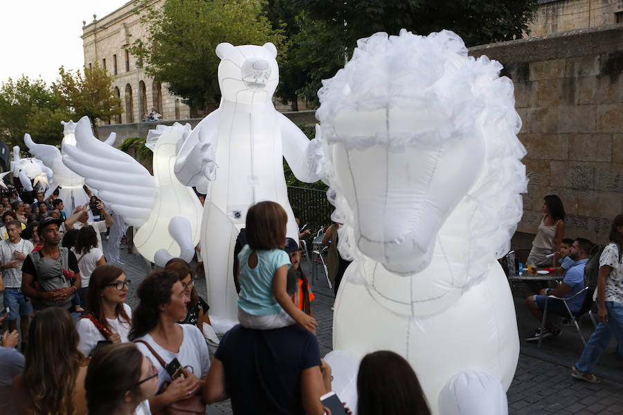 'Planetarium' deslumbra a los salmantinos y a los visitantes con sus figuras estelares