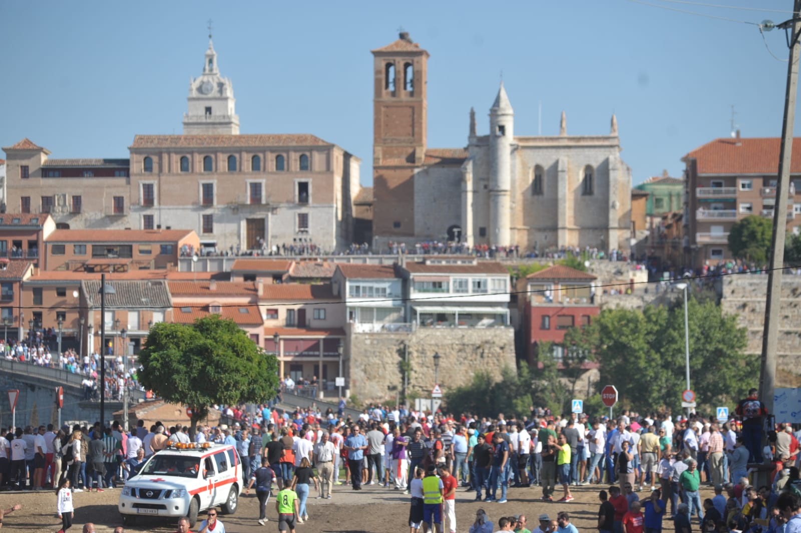 Dos personas han resultado heridas, al parecer uno con una posible cornada en la pierna