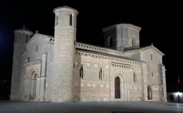 Iglesia de San Martín en Frómista por la noche