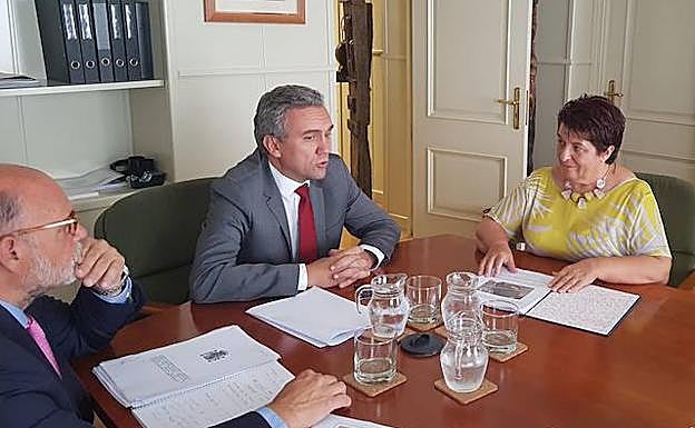 Clara Luquero, durante la reunión en el Ministerio de Fomento.