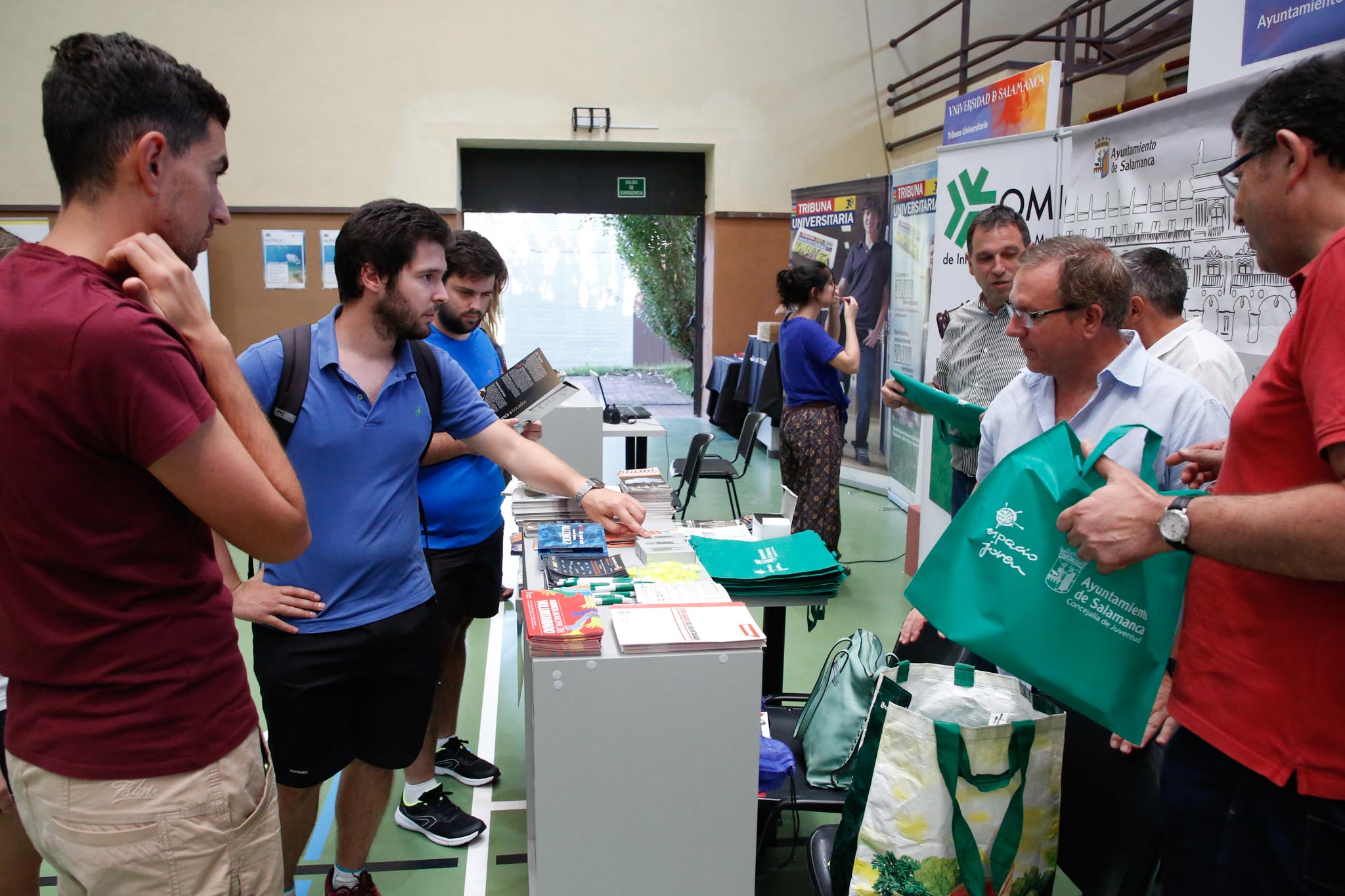 El pabellón deportivo del Campus Unamuno y sus alrededores reunió desde las 12 a las 18 h., a estudiantes de Grado, Máster y Doctorado con representantes de los principales Servicios y Unidades de la Universidad de Salamanca