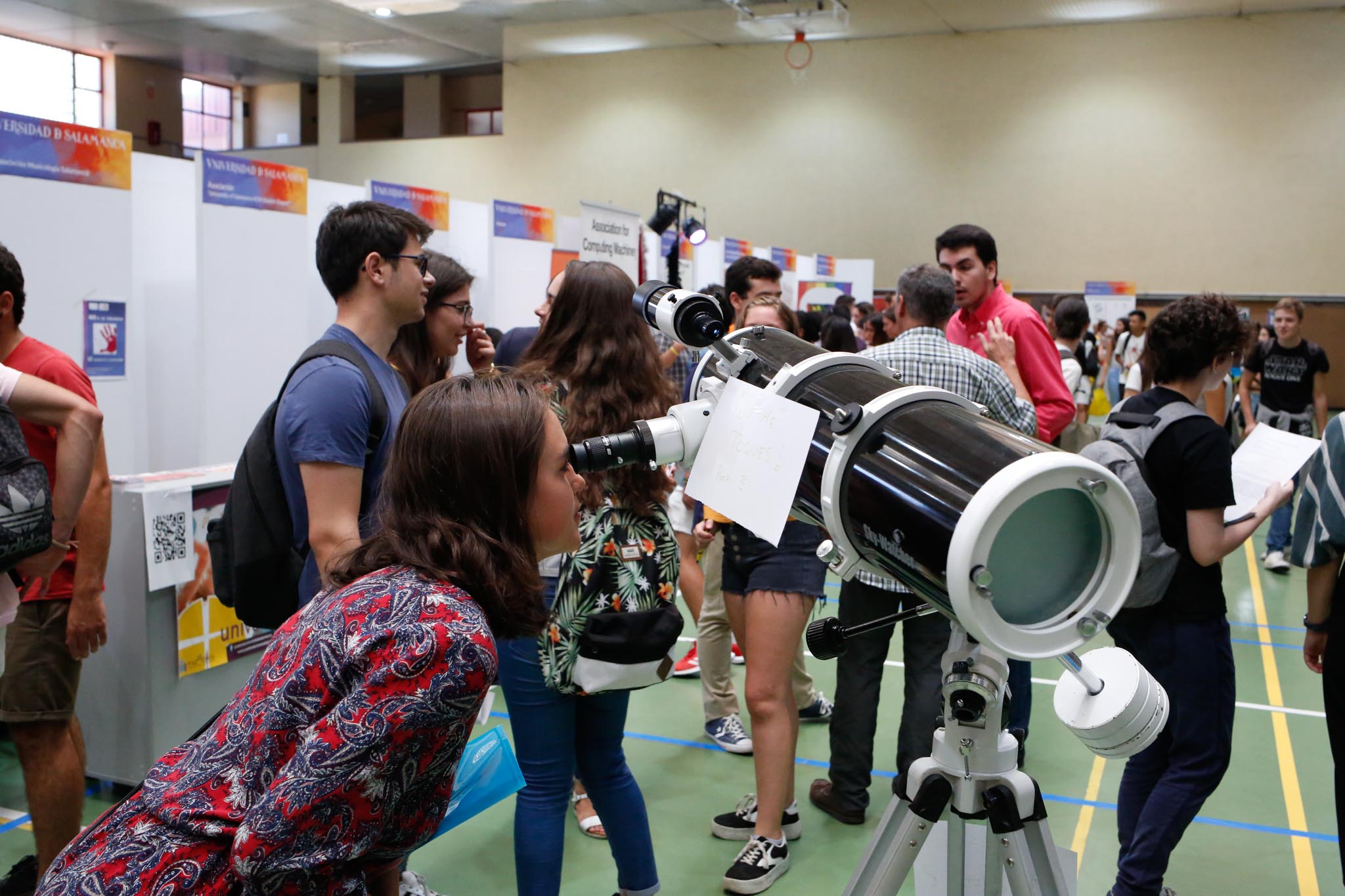 El pabellón deportivo del Campus Unamuno y sus alrededores reunió desde las 12 a las 18 h., a estudiantes de Grado, Máster y Doctorado con representantes de los principales Servicios y Unidades de la Universidad de Salamanca