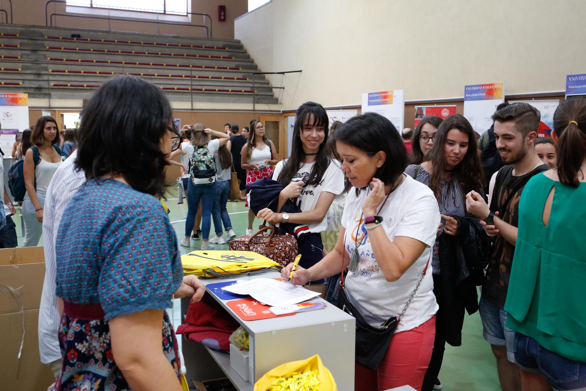 El pabellón deportivo del Campus Unamuno y sus alrededores reunió desde las 12 a las 18 h., a estudiantes de Grado, Máster y Doctorado con representantes de los principales Servicios y Unidades de la Universidad de Salamanca