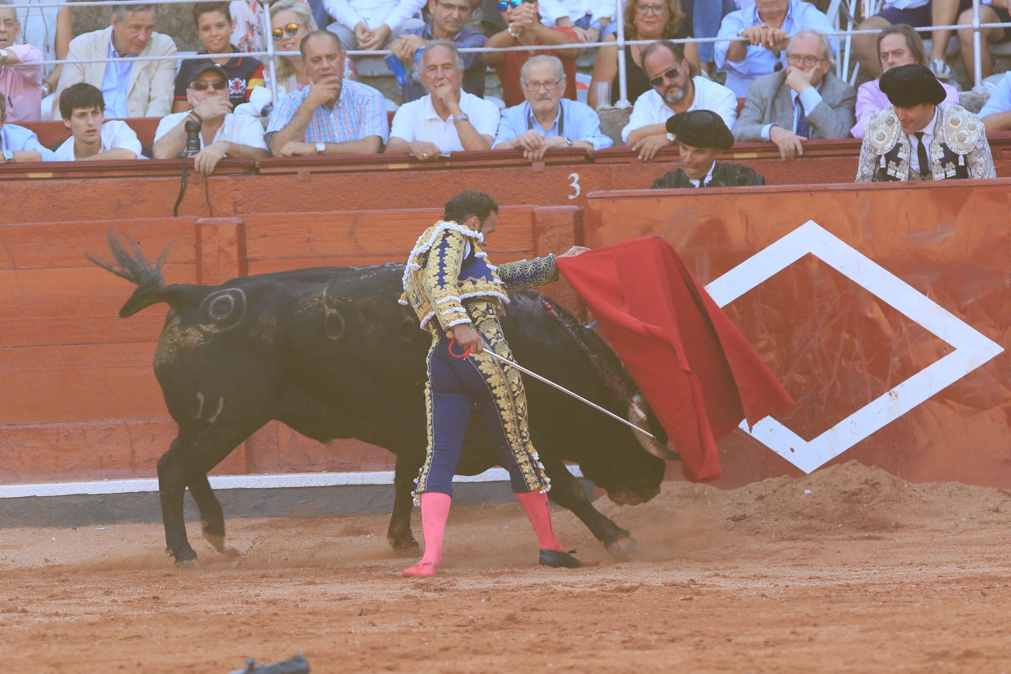 Máximos honores para el bravo, bello y distinguido toro de Montalvo que partió plaza