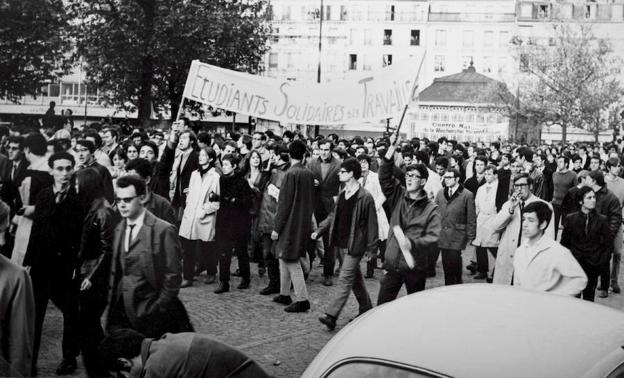 Manifestación de estudiantes y trabajadores durante la huelga general que llevó al gobierno al borde del colapso.