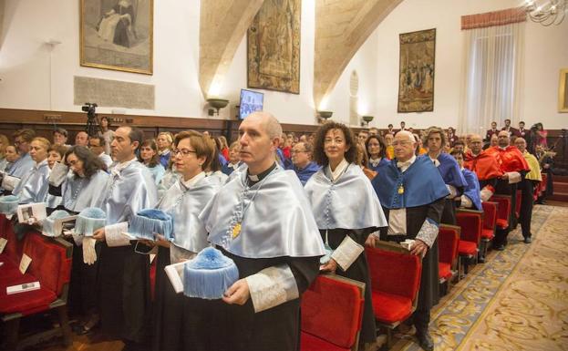 El Paraninfo de las Escuelas Mayores acogió el acto de apertura del curso 800 de la Universidad de Salamanca. 
