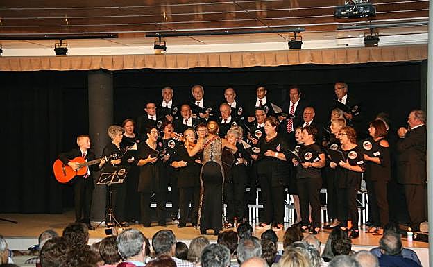 Una acutación musical en la sala cultural Alfonsa de Torre. 