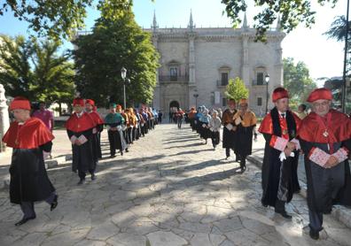 Imagen secundaria 1 - Tres momentos del acto de inauguración.