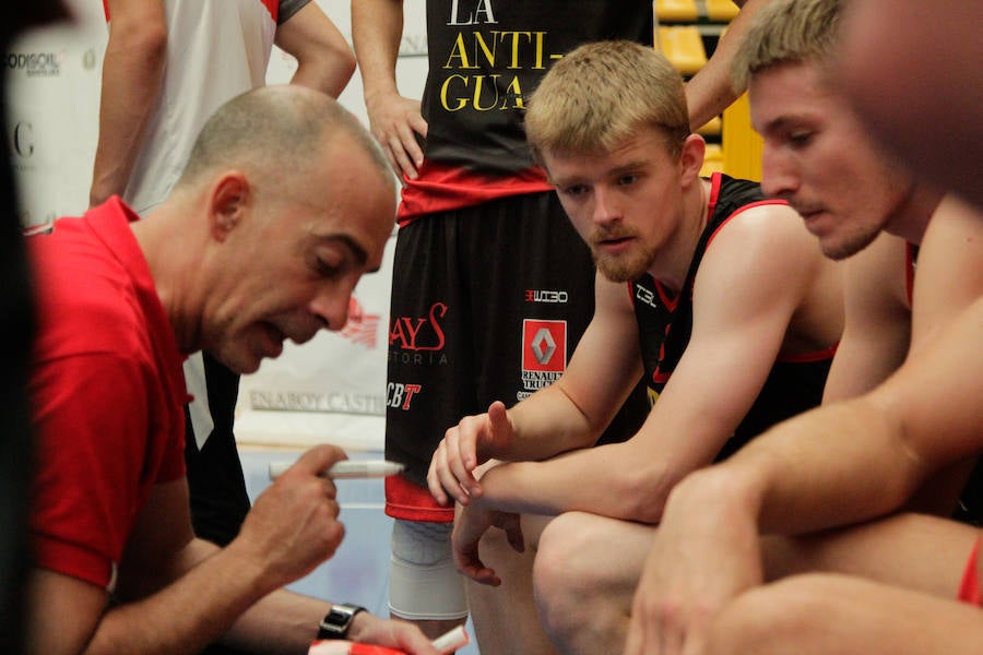 Fotos: La Antigua CB Tormes cede ante el Menorca (67-74)