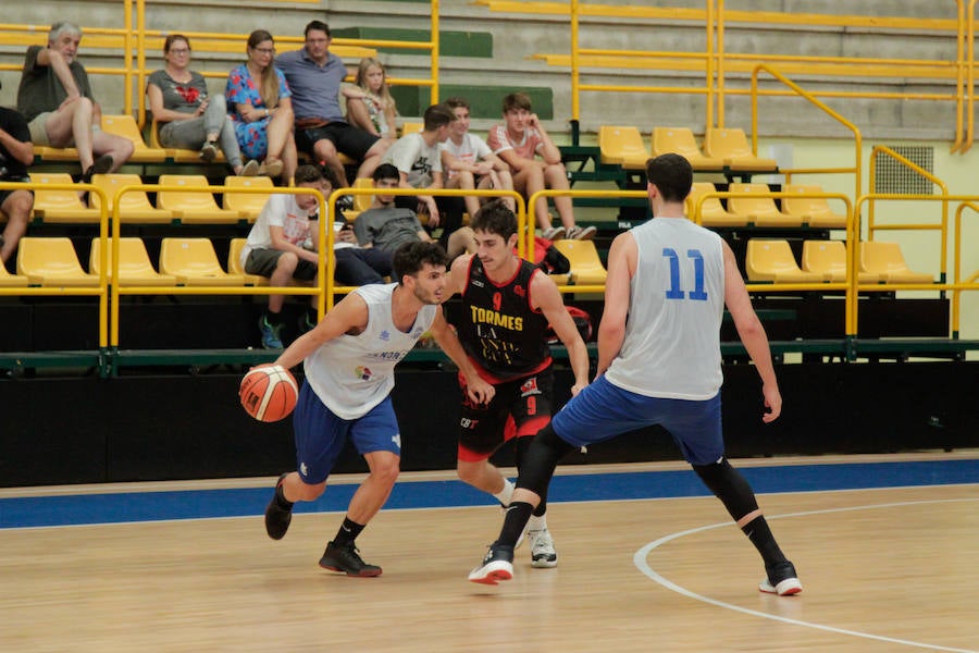 Fotos: La Antigua CB Tormes cede ante el Menorca (67-74)