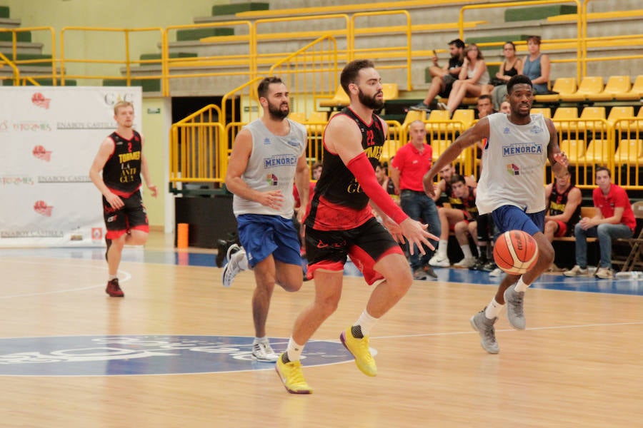 Fotos: La Antigua CB Tormes cede ante el Menorca (67-74)
