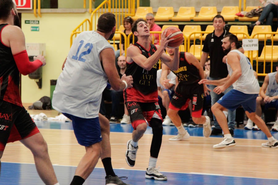 Fotos: La Antigua CB Tormes cede ante el Menorca (67-74)