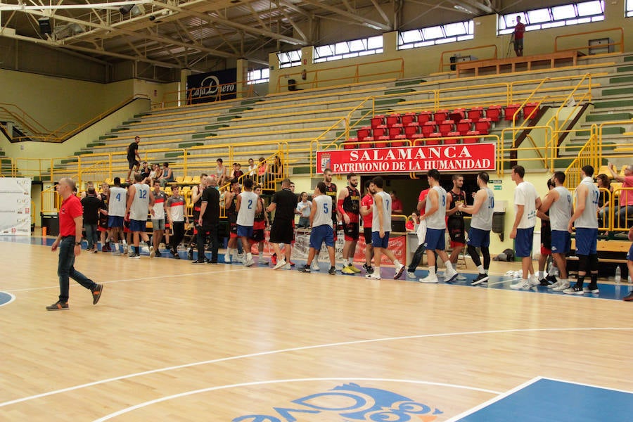 Fotos: La Antigua CB Tormes cede ante el Menorca (67-74)