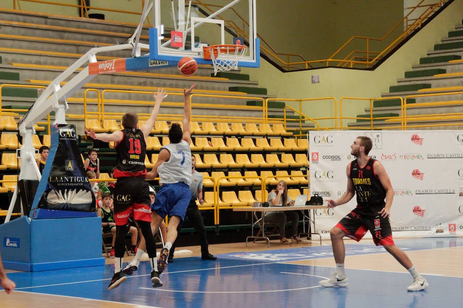Fotos: La Antigua CB Tormes cede ante el Menorca (67-74)