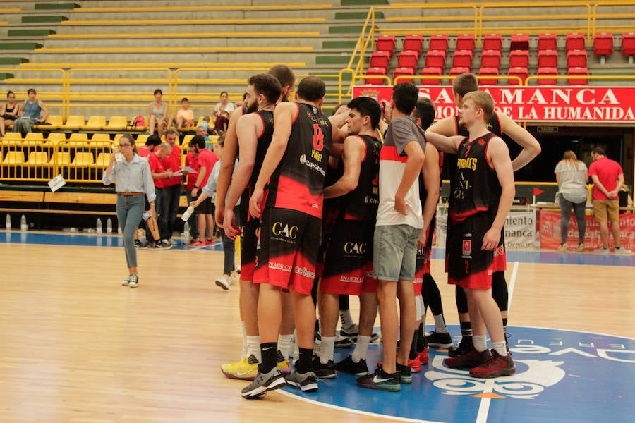 Fotos: La Antigua CB Tormes cede ante el Menorca (67-74)