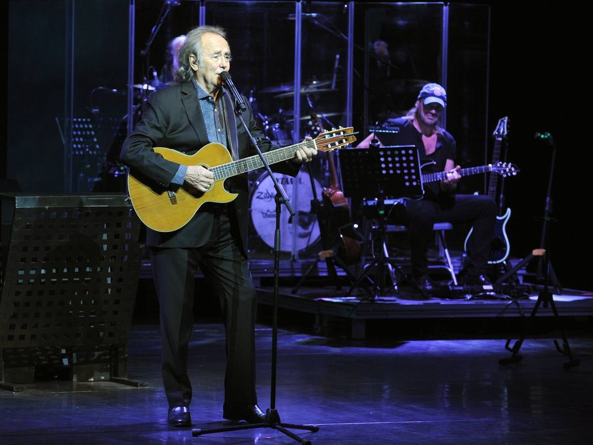 El cantautor abarrotó el recinto con los temas más clásicos de su carrera musical dentro de la gira 'Mediterráneo Da Capo'