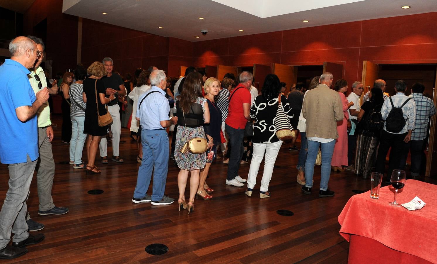 El cantautor abarrotó el recinto con los temas más clásicos de su carrera musical dentro de la gira 'Mediterráneo Da Capo'