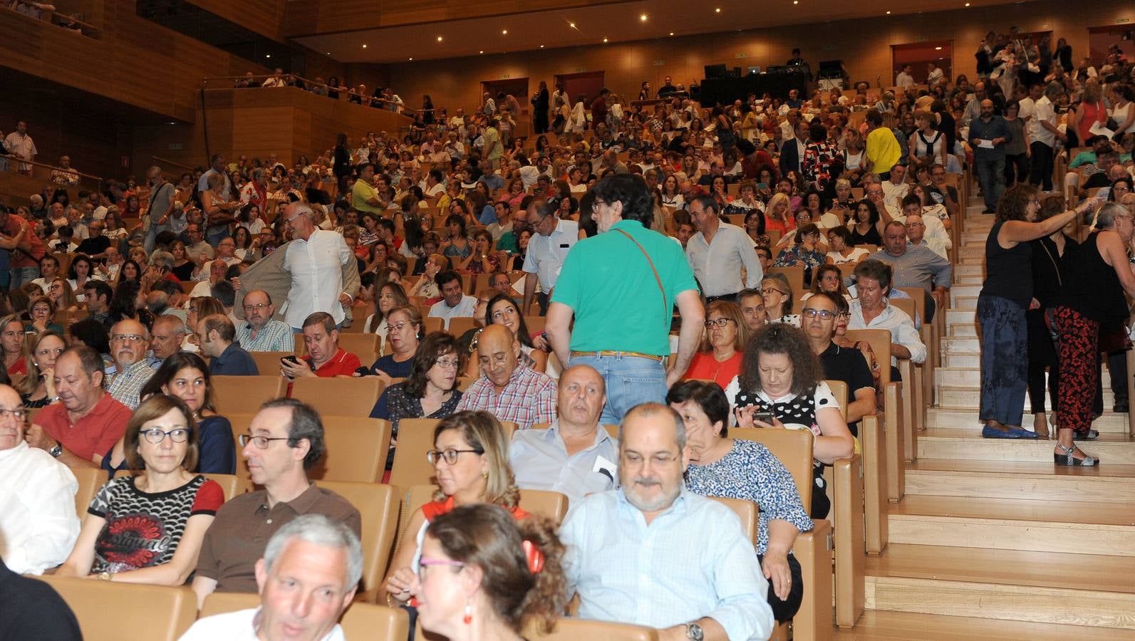 El cantautor abarrotó el recinto con los temas más clásicos de su carrera musical dentro de la gira 'Mediterráneo Da Capo'