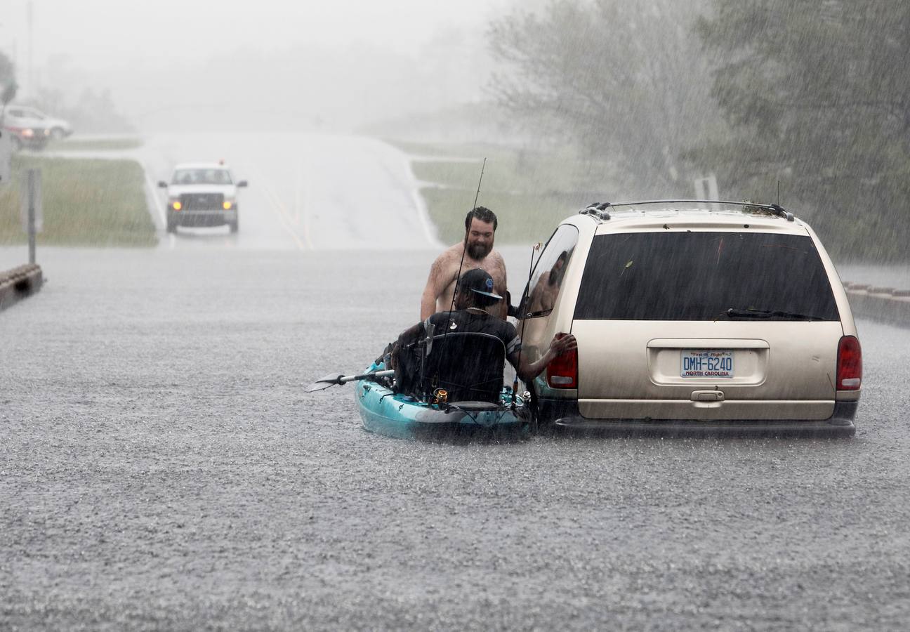 Mientras Florence se disipa en su camino hacia el noroeste, la ahora depresión tropical sigue dejando una pertinaz lluvia en la región, especialmente en la frontera entre Carolina del Norte y Carolina del Sur