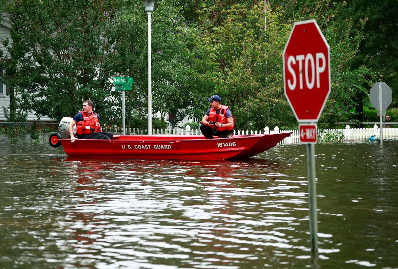 Mientras Florence se disipa en su camino hacia el noroeste, la ahora depresión tropical sigue dejando una pertinaz lluvia en la región, especialmente en la frontera entre Carolina del Norte y Carolina del Sur