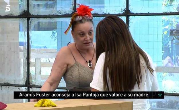 Aramís Fuster, en el momento que aconseja a Isa Pantoja. 