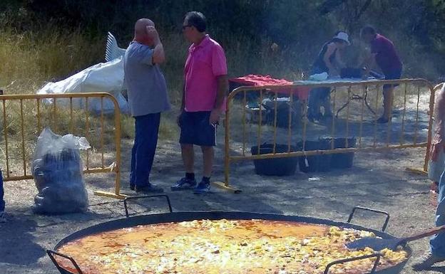 Preparando el guiso de patatas.