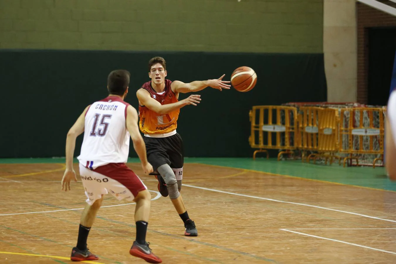 El equipo salmantino se impone en un igualado encuentro al Agustinos Eras de León (79-73)