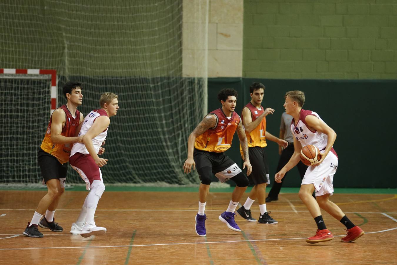 El equipo salmantino se impone en un igualado encuentro al Agustinos Eras de León (79-73)