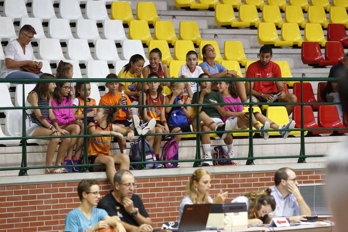 El equipo salmantino se impone en un igualado encuentro al Agustinos Eras de León (79-73)